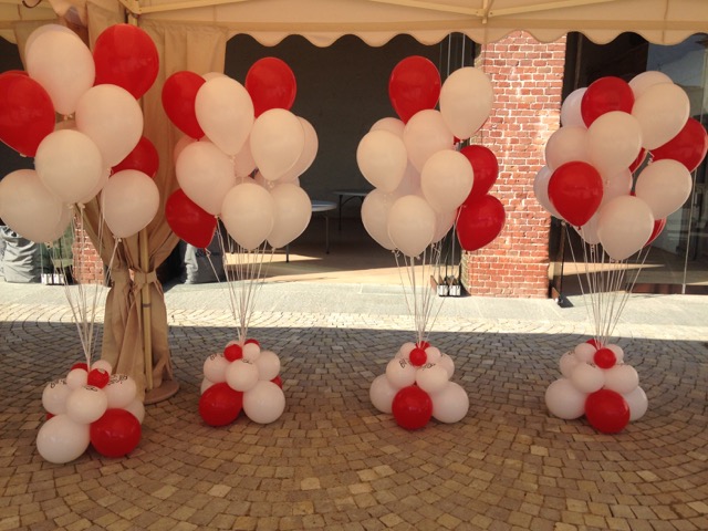 Allestimenti palloncini rossi e bianchi per eventi