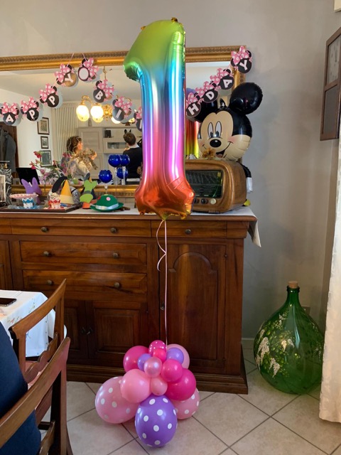 Composizione palloncini compleanno 1 anno bambina