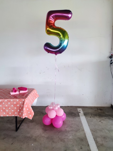 Composizione palloncini compleanno 5 anni