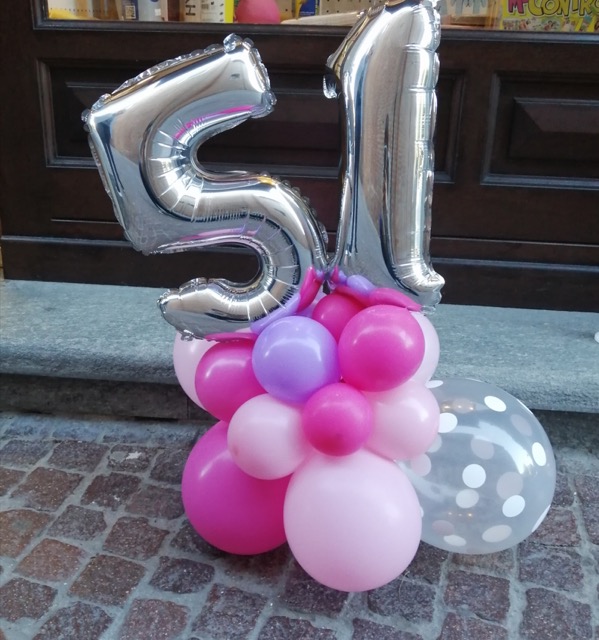 Composizione di palloncini per compleanno 51 anni