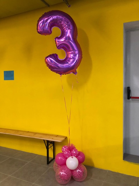 Composizione palloncini festa compleanno 3 anni