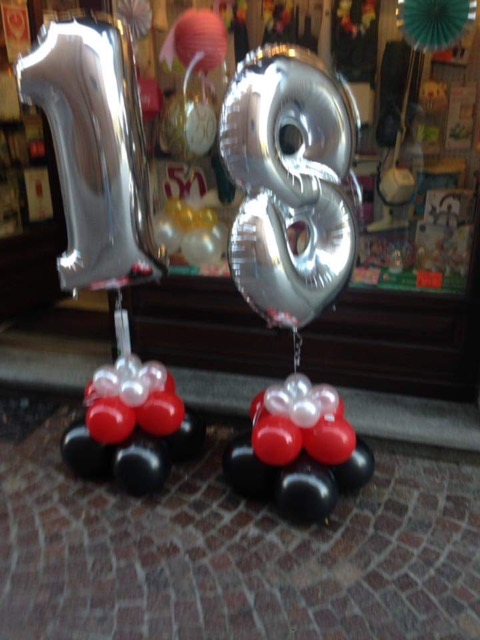 Composizione palloncini milan 18 anni