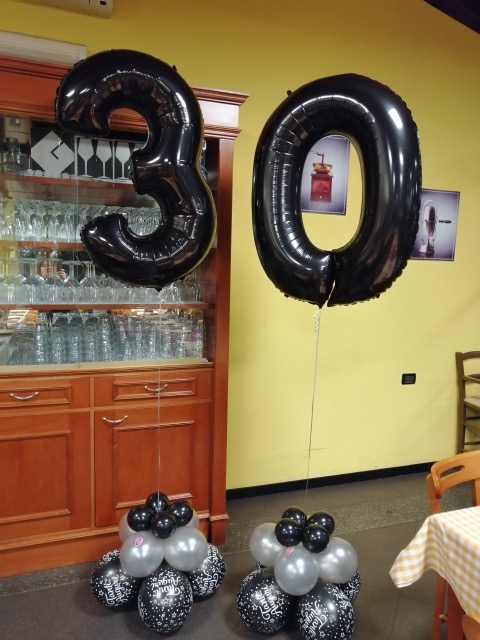 Composizione palloncini nero 30 anni