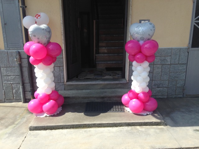 Totem palloncini bianchi e rosa per matrimonio